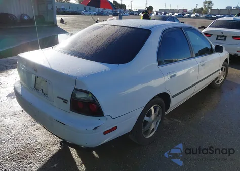 1995 Honda Accord Lx z USA, uszkodzony, nr VIN JHMCD5637SC058753